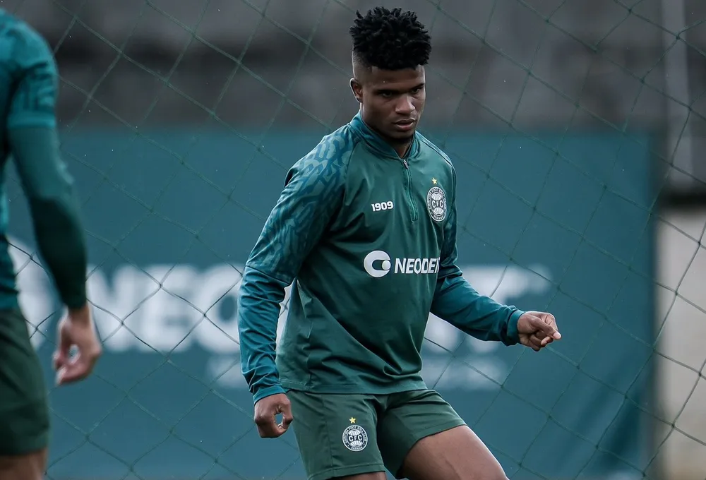 Escalação do Coritiba mudanças no último ato da temporada 2023